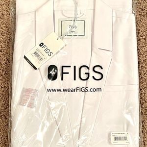 Women's Bellevue Short Lab Coat *Brand New - Never Been Worn*